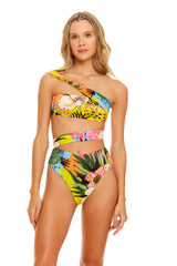 Irisha Praia One Piece